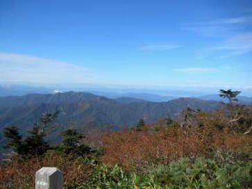 �O�̕􂩂�咷�R�A�ԓe�R