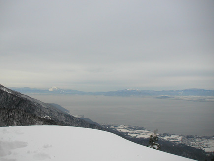 手前のピークから